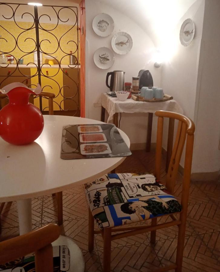 Capa E Coda Appartamento In Centro Storico Naples Luaran gambar